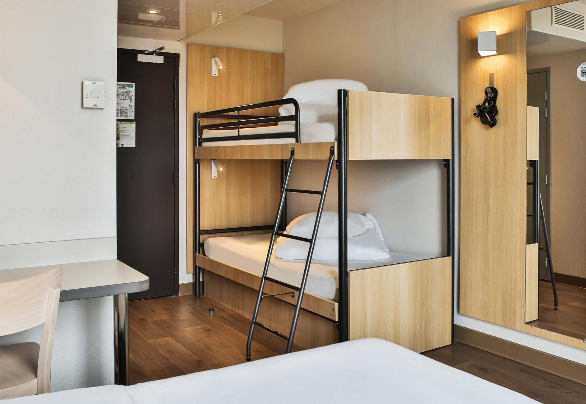 B&B Hotel Les Herbiers Ngoại thất bức ảnh