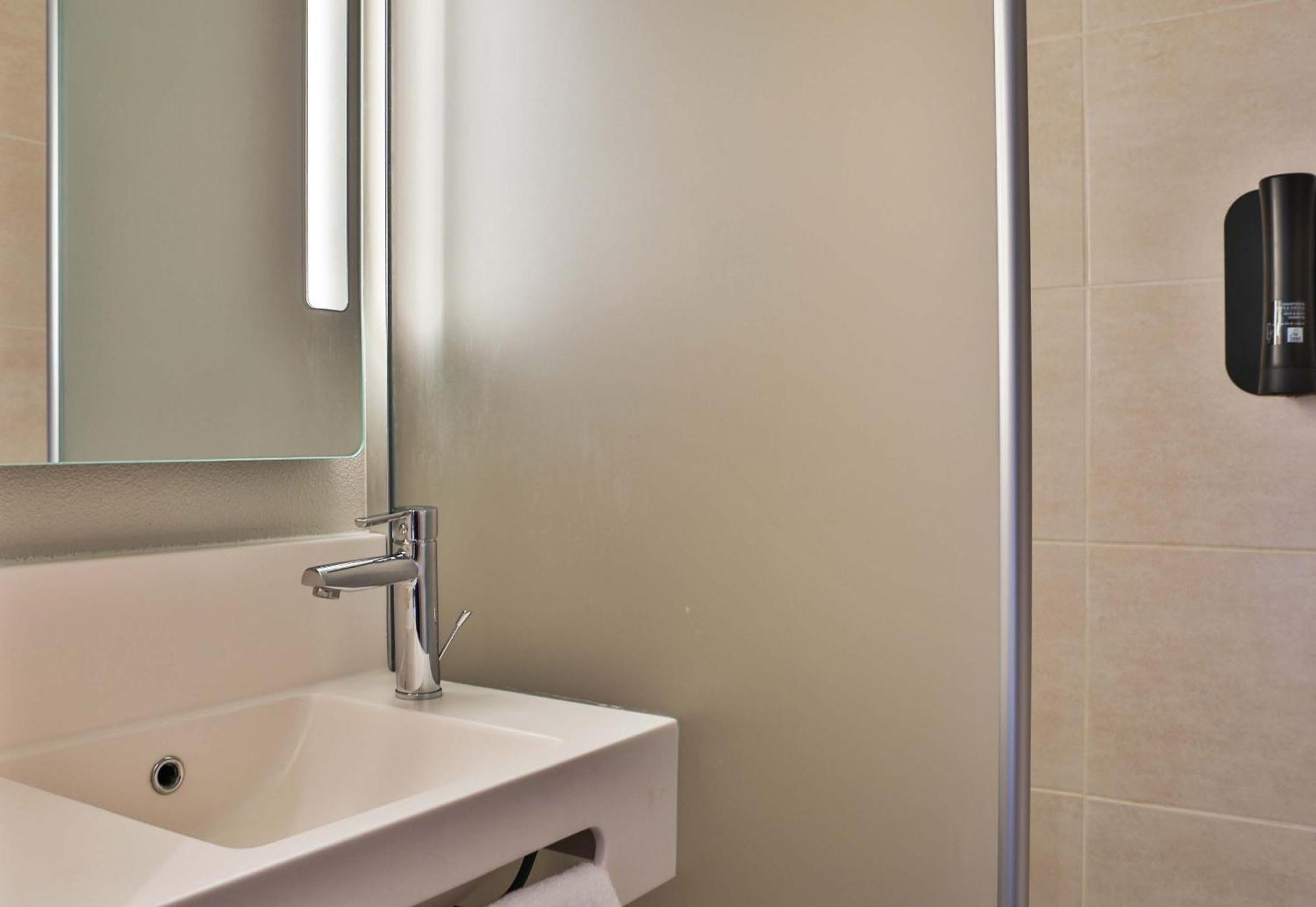 B&B Hotel Les Herbiers Ngoại thất bức ảnh